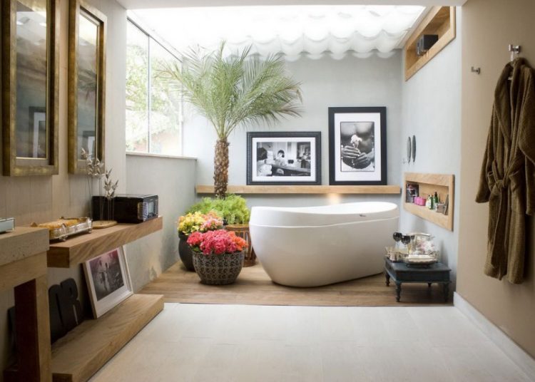 beautifully decorated bathroom with plants