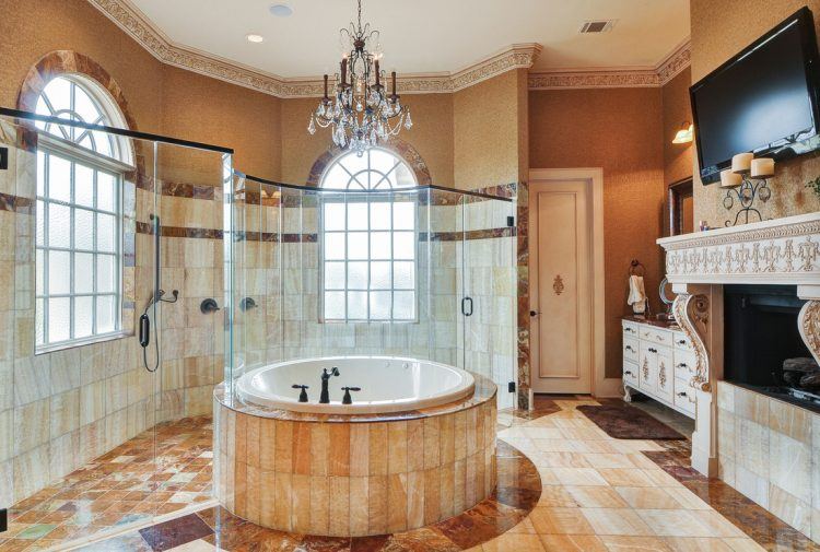 bathroom with beautiful ornate crown molding