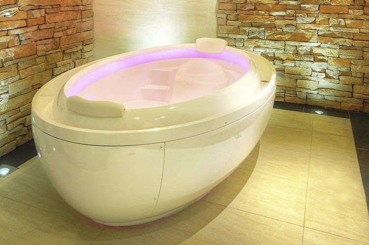 freestanding infinity bath tub