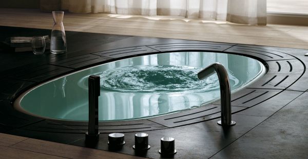 oval shaped infinity tub