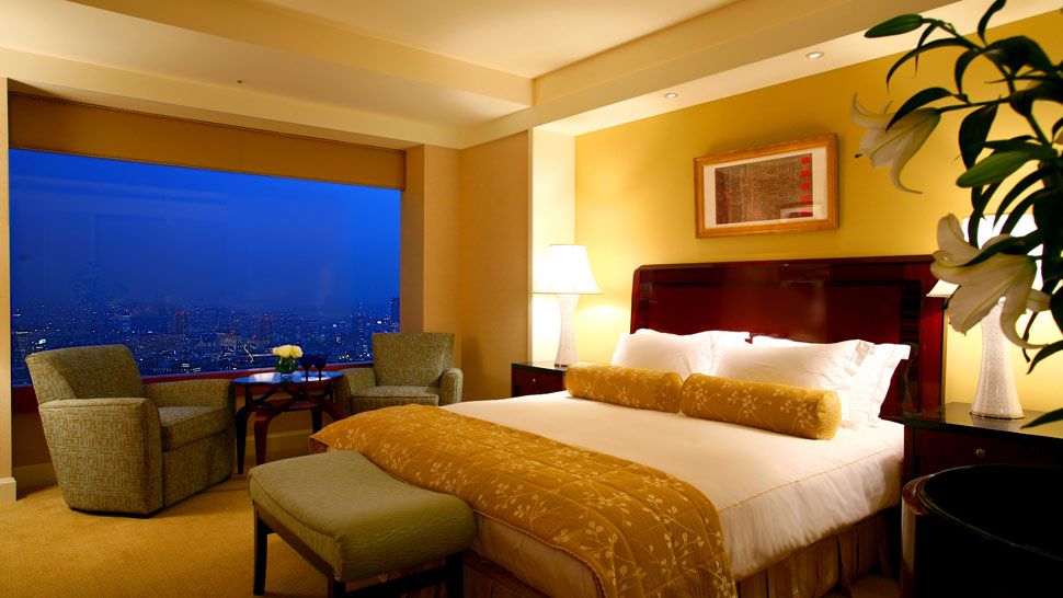 10 Beautiful Master Bedrooms with Yellow Walls