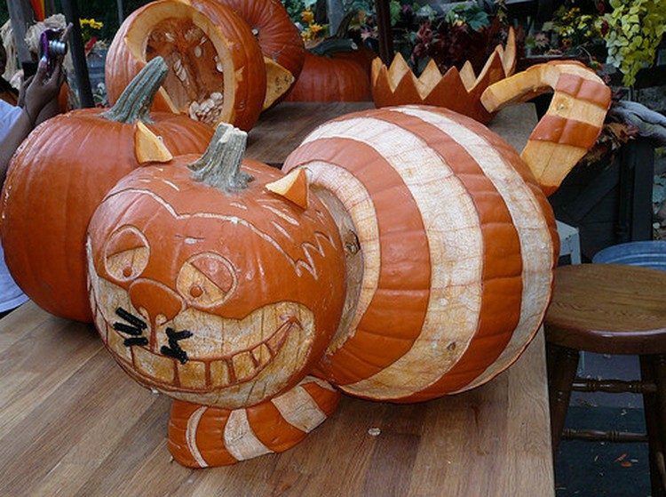 cheshire-cat-pumpkin-carving