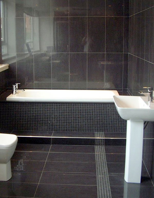 classical-black-tile-bathroom