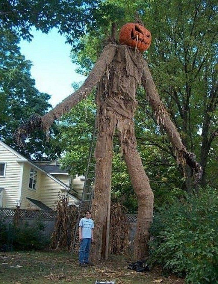 giant-scarecrow-house