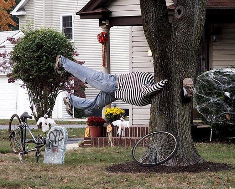 guy-stuck-in-a-tree-house