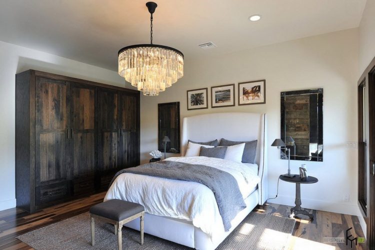 hardwood-floor-bedroom-with-crystal-chandelier