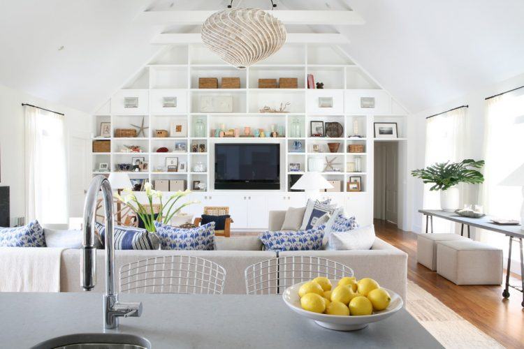 living room with vaulted ceiling and hanging lamp