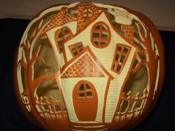 haunted-house-pumpkin-carving