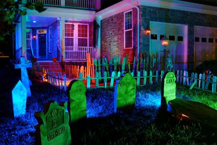 50 Halloween Decorations That Are Beyond Over the Top