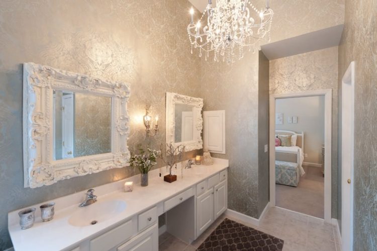 bathroom with paintable wall paper