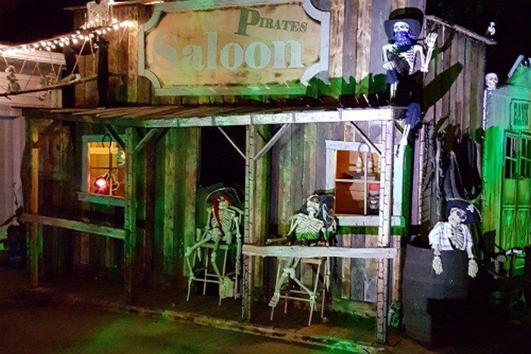 pirate-saloon-house