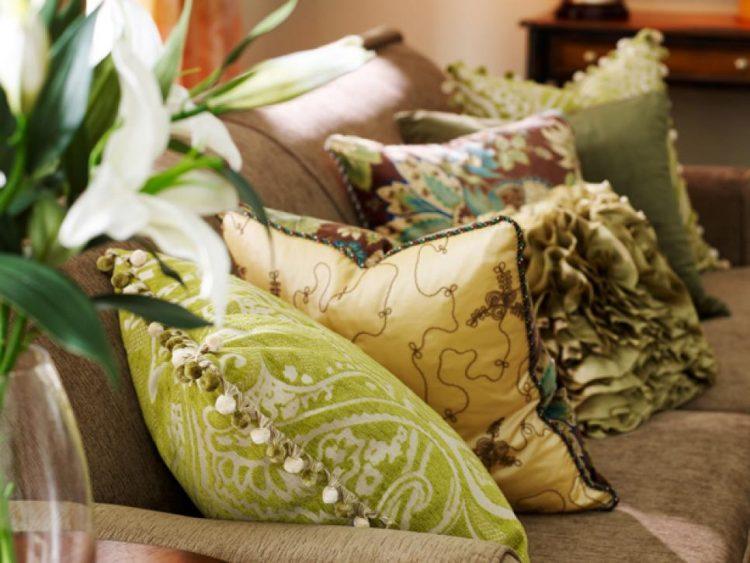 accent pillow for living room couch