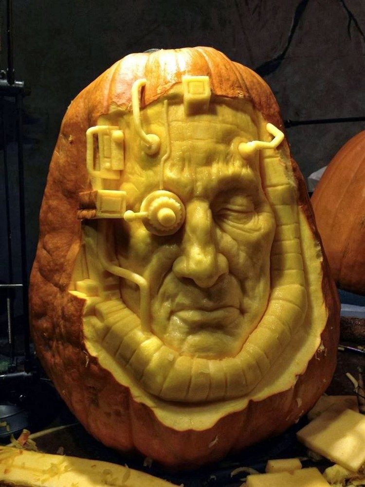 robot-man-pumpkin-carving