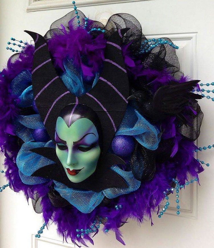 scary-mask-halloween-wreath