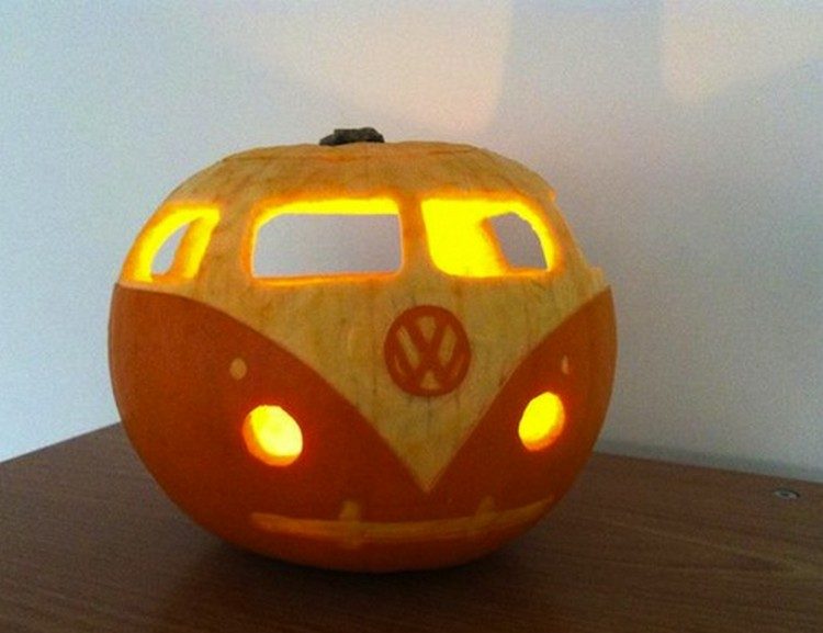 volkswagen-minivan-pumpkin-carving