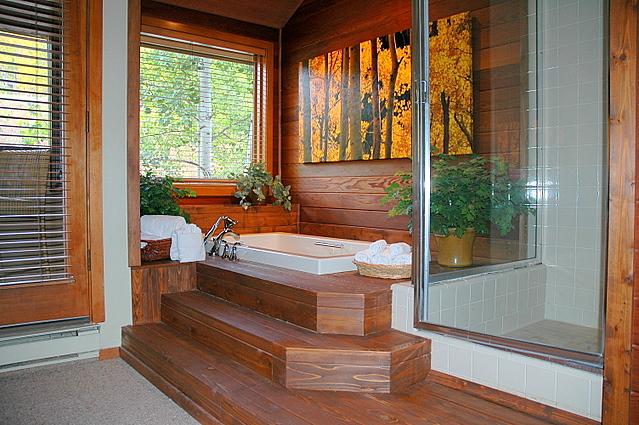 bathroom with fall wall art