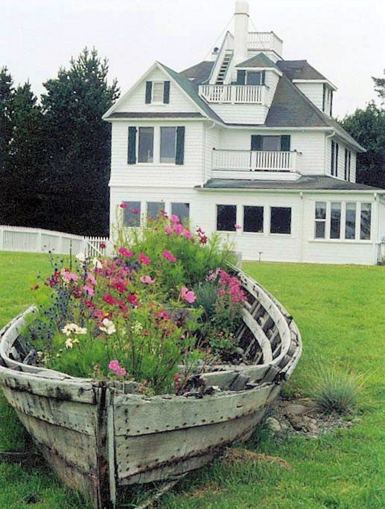 flower bed made in old boat