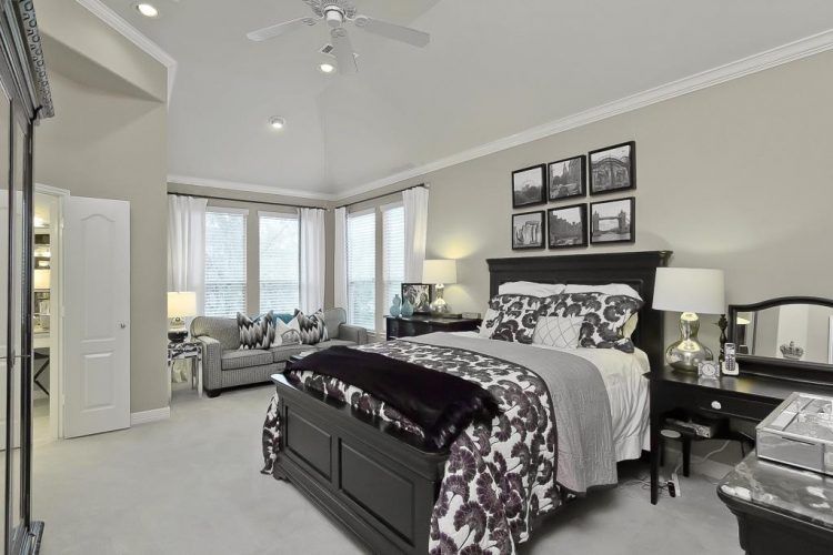 bedroom with crown molding and ceiling fan