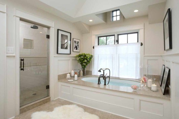 country cottage style bathroom with round drop in bathtub