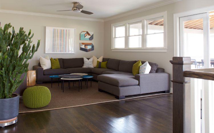 simple crown molding in living room