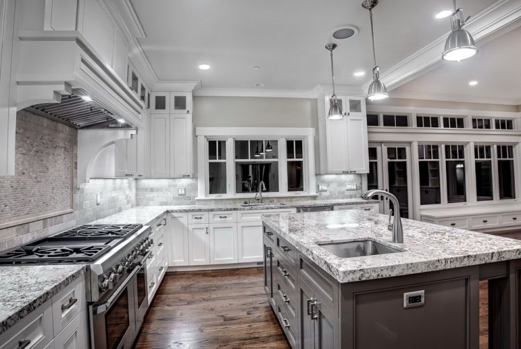 backsplash for white cabinets and white countertops