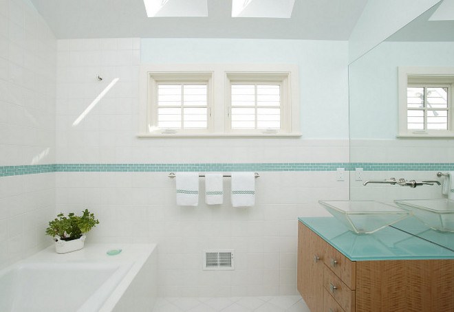 beautiful all-white modern bathroom