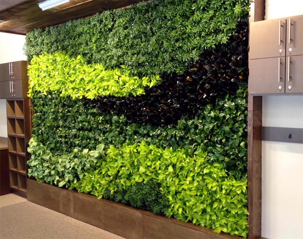 20 Living Spaces With Living Wall Designs