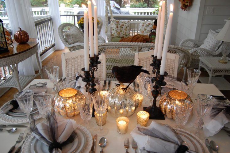 halloween table with silver deocrations