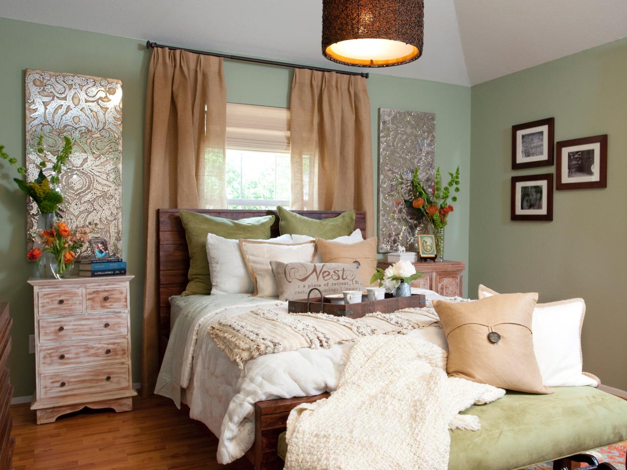 10 Beautiful Master Bedrooms With Green Walls