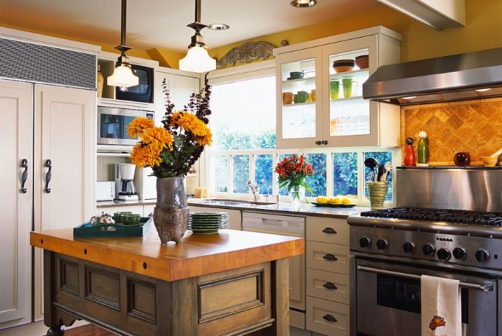 country-style-yellow-kitchen