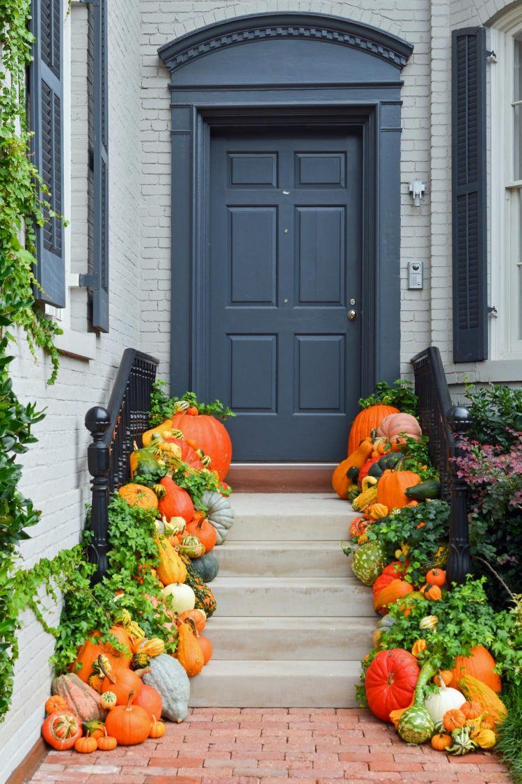 fall-pumpkin-porch