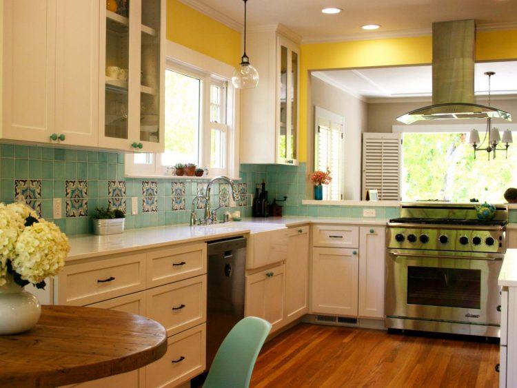 fiorella-design-yellow-kitchen-blue-tile