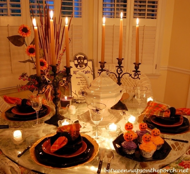 halloween table with pumpkins