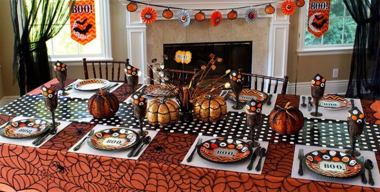 elaborate halloween table decor