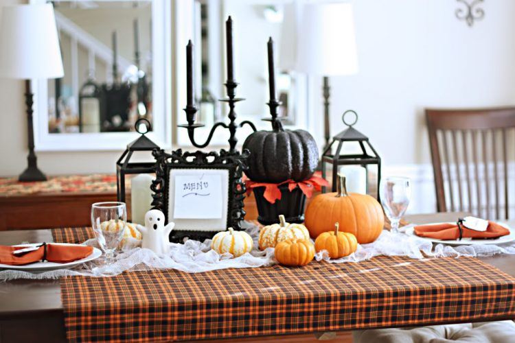 halloween table decor with ghost