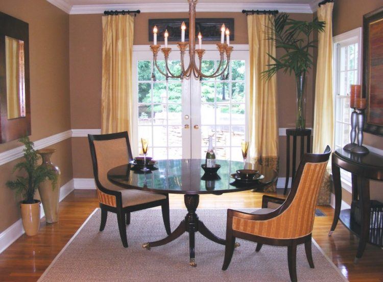 sitting area with brown chandelier 