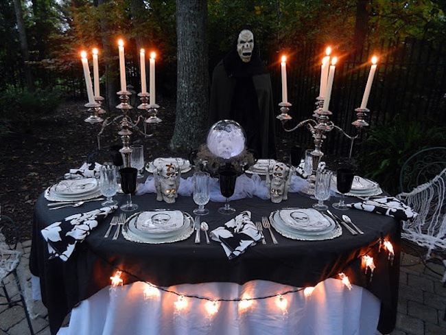 outdoor halloween table