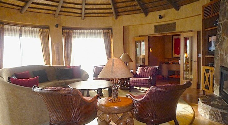 royal-asante-presidential-suite-at-animal-kingdom-lodge