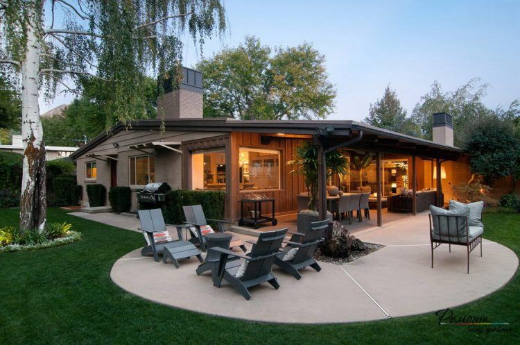 chic concrete patio 