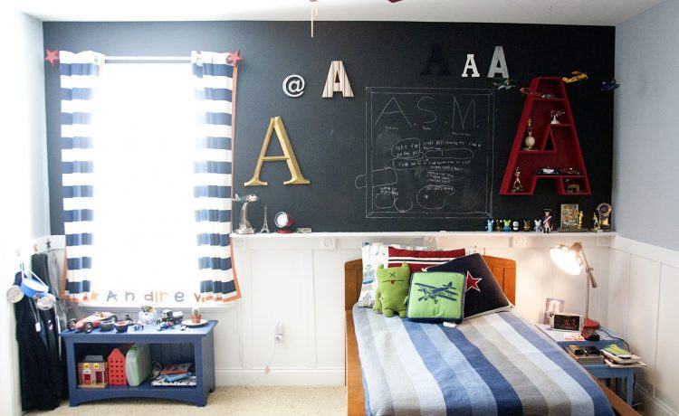 boys bedroom with chalk wall