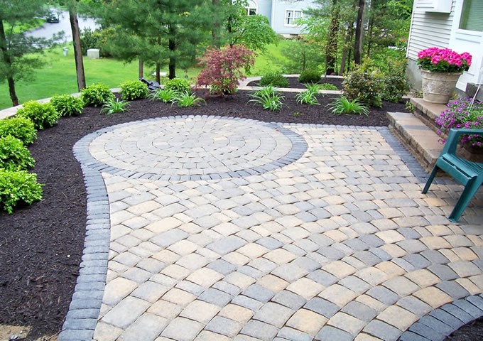 beautiful concrete patio with circle