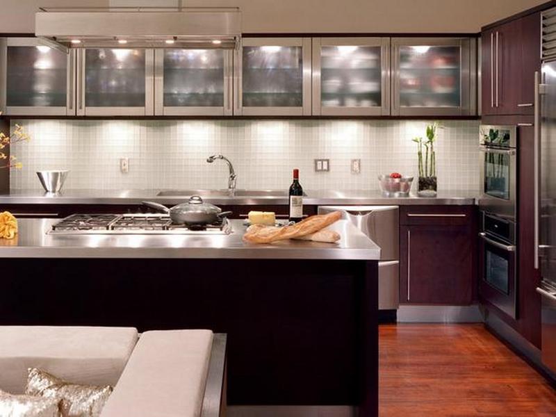 10 Beautiful Kitchens with Glass Cabinets