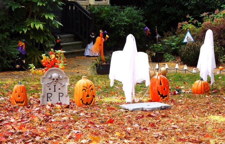 cute halloween yard decorations with ghost and pumpkin