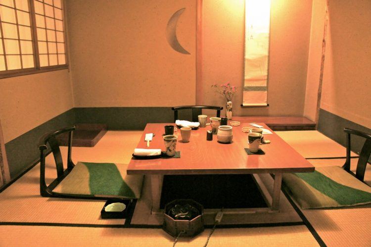 simple japanese style dining table