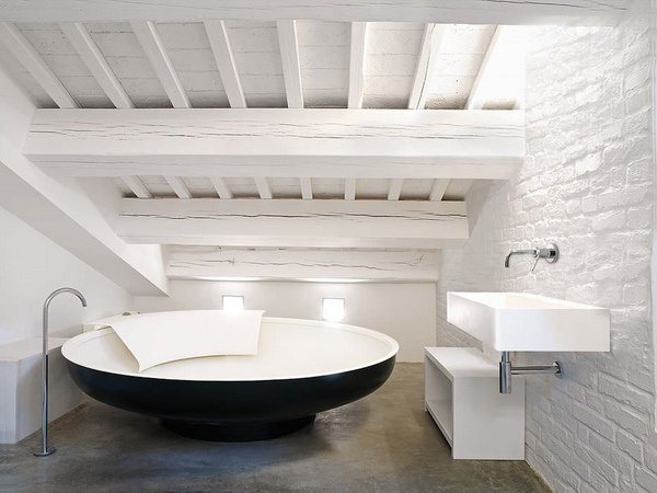 large round freestanding tub