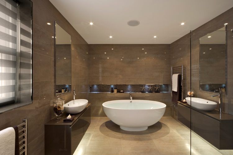 small round white bath tub