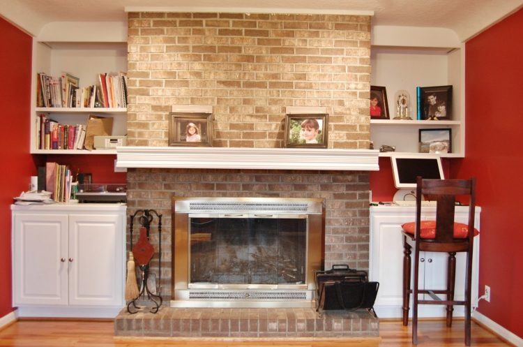 traditional accent fireplace with white mantel