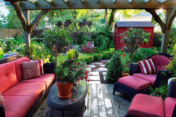 inspiring small backyard patio area