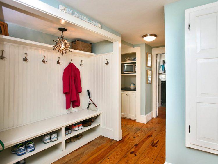 beach-theme-mudroom