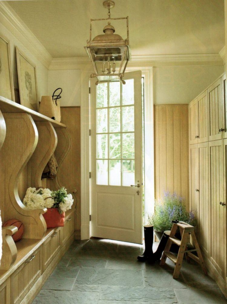 classic-style-mudroom